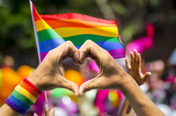 Alcemos juntes la voz  – Orgullo LGBTIQA+ ❤️🧡💛💚💙💜